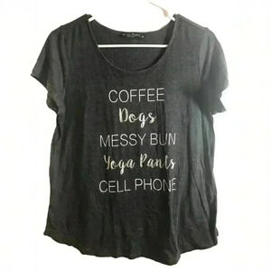 Knapp Studio t-shirt "Coffee Dogs Messy Bun Yoga Pants Cell Phone" Size M